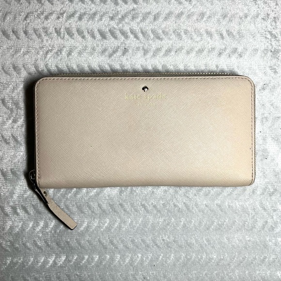 Kate Spade Leila Large Continental Wallet
Leather Light Beige - Picture 4 of 9